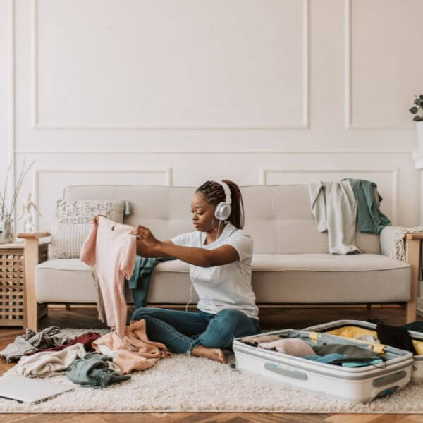 quick guide on packing clothes for travel (1)